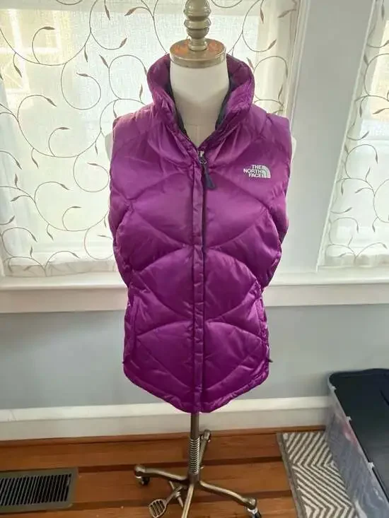 The North Face Women's Metallic Purple 550 Down Quilted Puffer Vest Size Medium - Picture 3 of 8